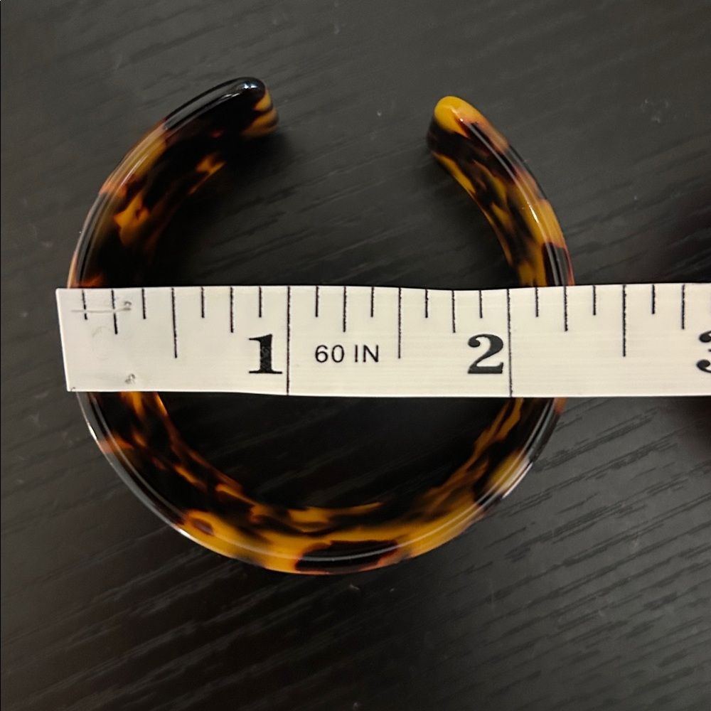 Faux Tortoise print cuff Bracelet - Picture 6 of 6